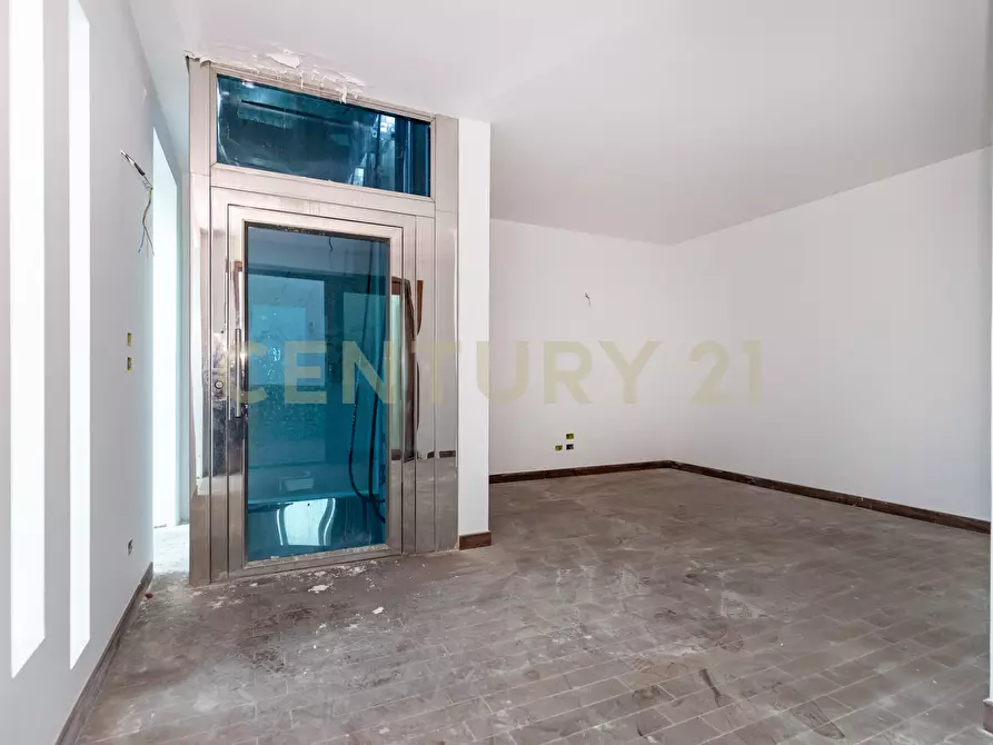 Immagine 67 di Pentalocale in vendita  in Via Lorenzo Maddem 67 a Acireale