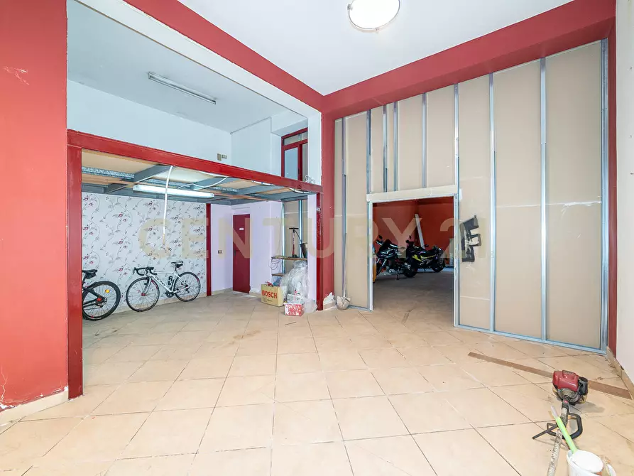 Immagine 11 di Attività commerciale in vendita  a Misterbianco