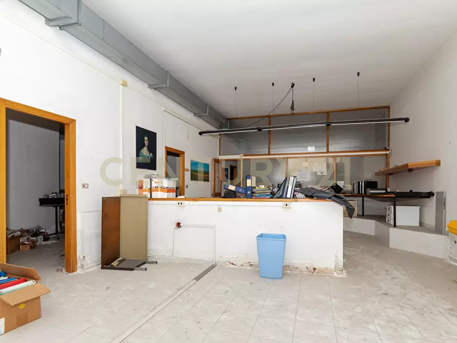 Immagine 20 di Locale commerciale in vendita  in Viale Mario Rapisardi 186 a Catania