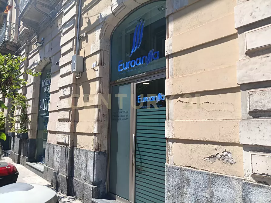 Immagine 1 di Locale commerciale in vendita  in Viale della Libertà 183 a Catania