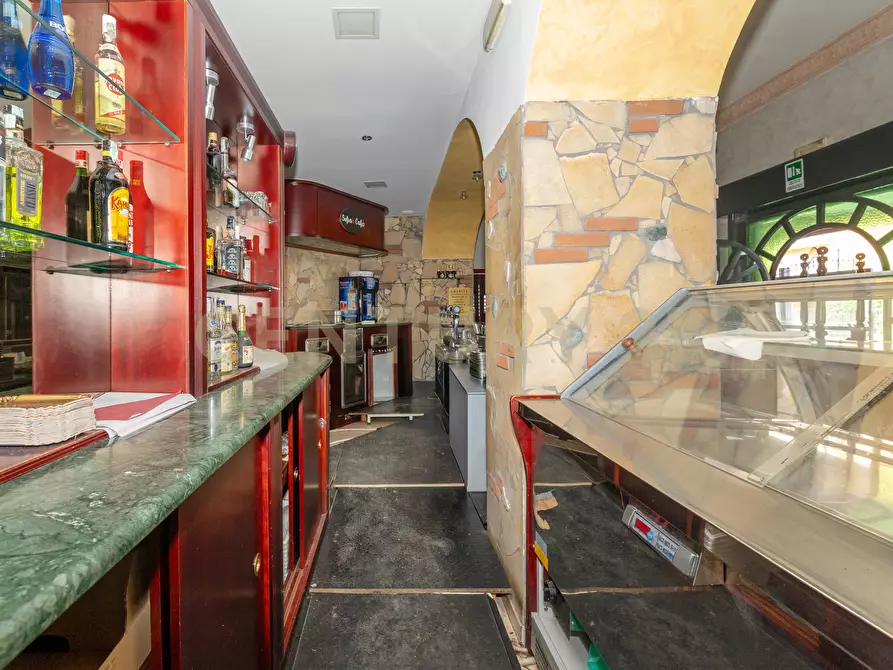 Immagine 20 di Bar / Ristorante in vendita  in Viale Papa Giovanni XXIII 46 a Camporotondo Etneo
