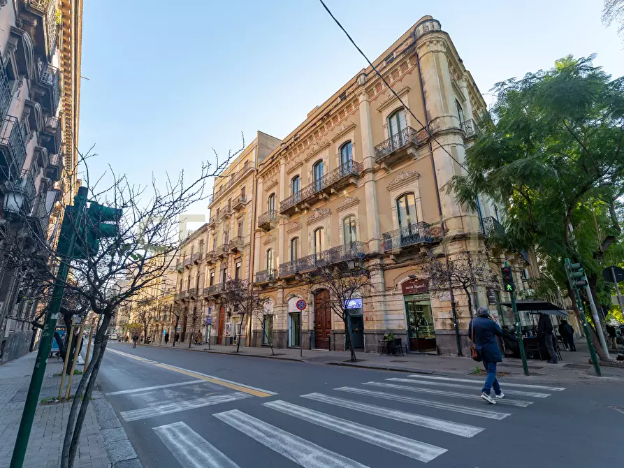 Immagine 54 di Locale commerciale in affitto  in viale Regina Margherita 19 a Catania