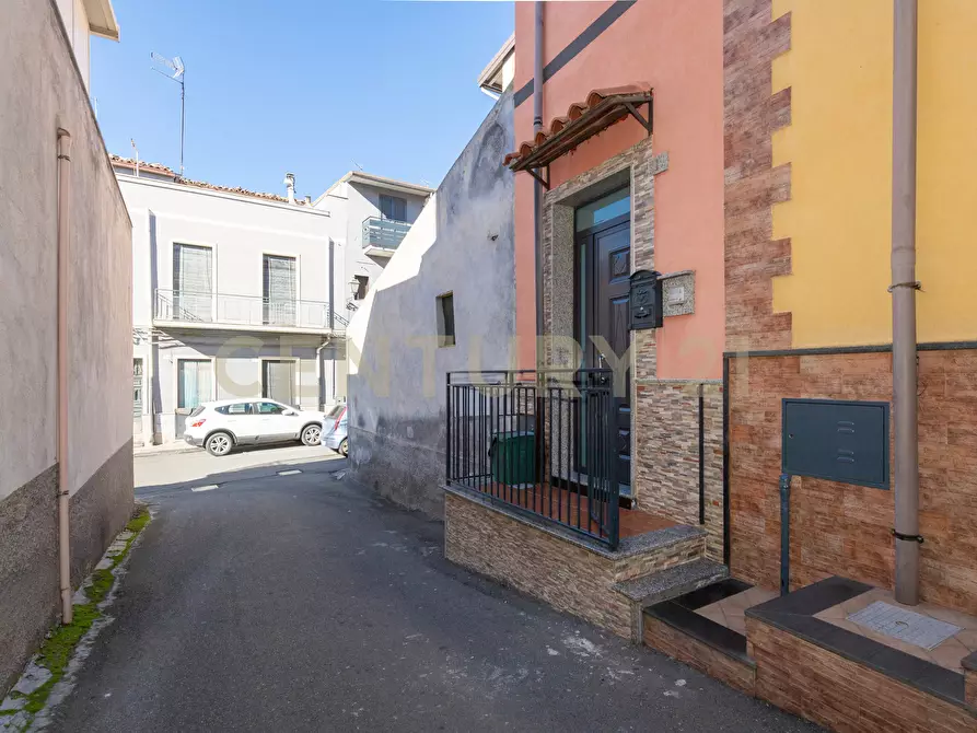 Immagine 3 di Casa indipendente in vendita  in Via Carnazza 1 a Adrano