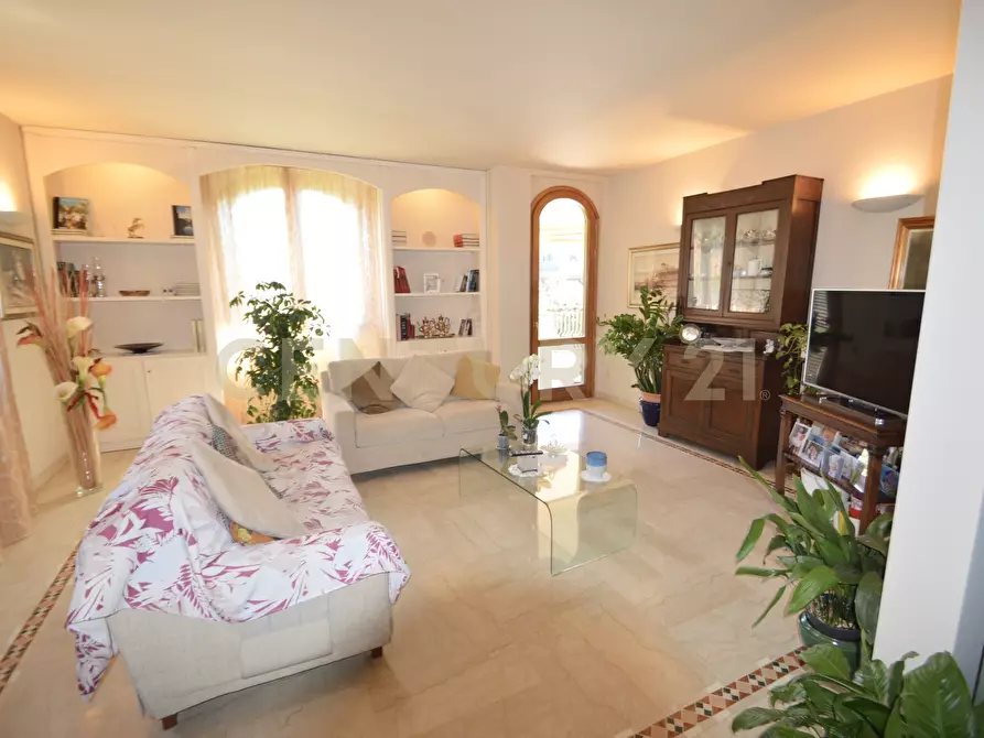 Immagine 5 di Villa in vendita  a Grosseto