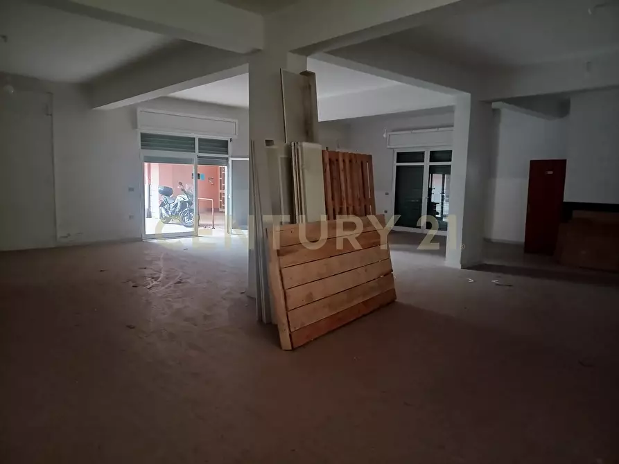 Immagine 2 di Locale commerciale in vendita  in Via Padre Popieluszko a Pace Del Mela