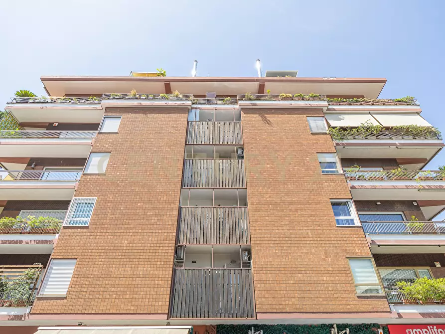 Immagine 58 di Trilocale in vendita  in Via Bevagna 56 a Roma