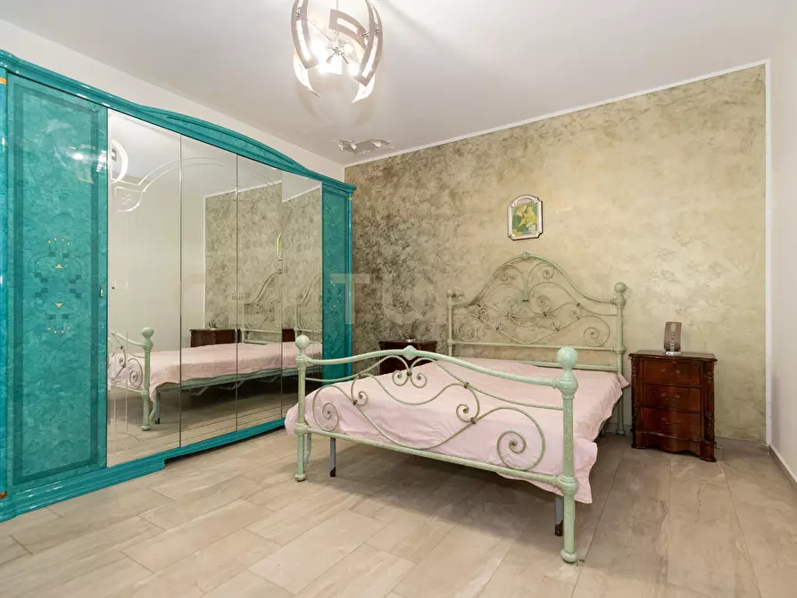 Immagine 38 di Pentalocale in vendita  in Viale Carmine Caruso 10 a Motta Sant'anastasia