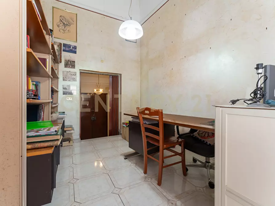 Immagine 11 di Pentalocale in vendita  in Via Giuseppe Garibaldi 179 a Catania