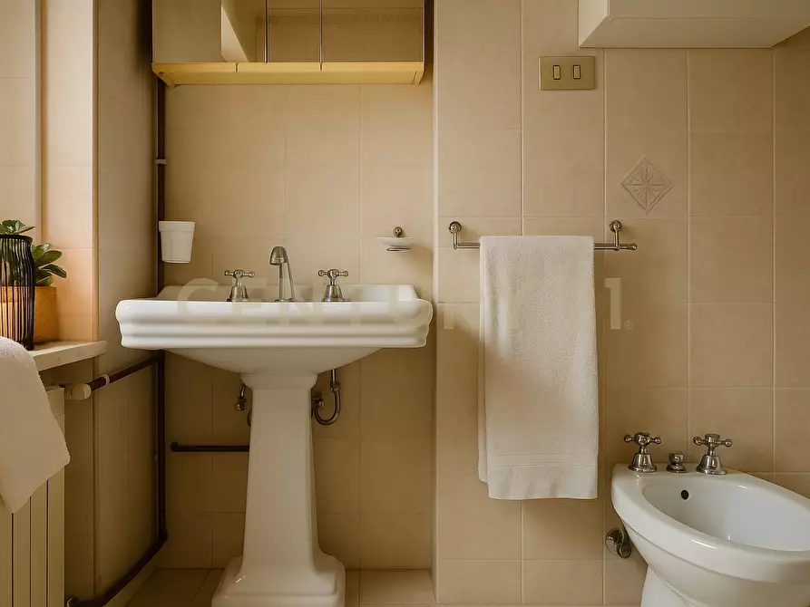 Immagine 22 di Trilocale in vendita  in Viale Dante Alighieri 1 a Radicofani