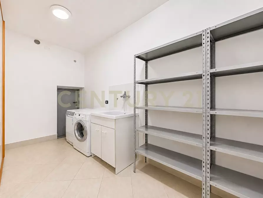 Immagine 37 di Villa in vendita  in Via Caporetto 23 a Anzio