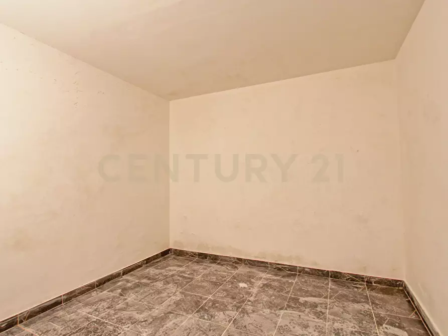 Immagine 9 di Locale commerciale in vendita  in Via Ruggero Fauro 21 a Roma