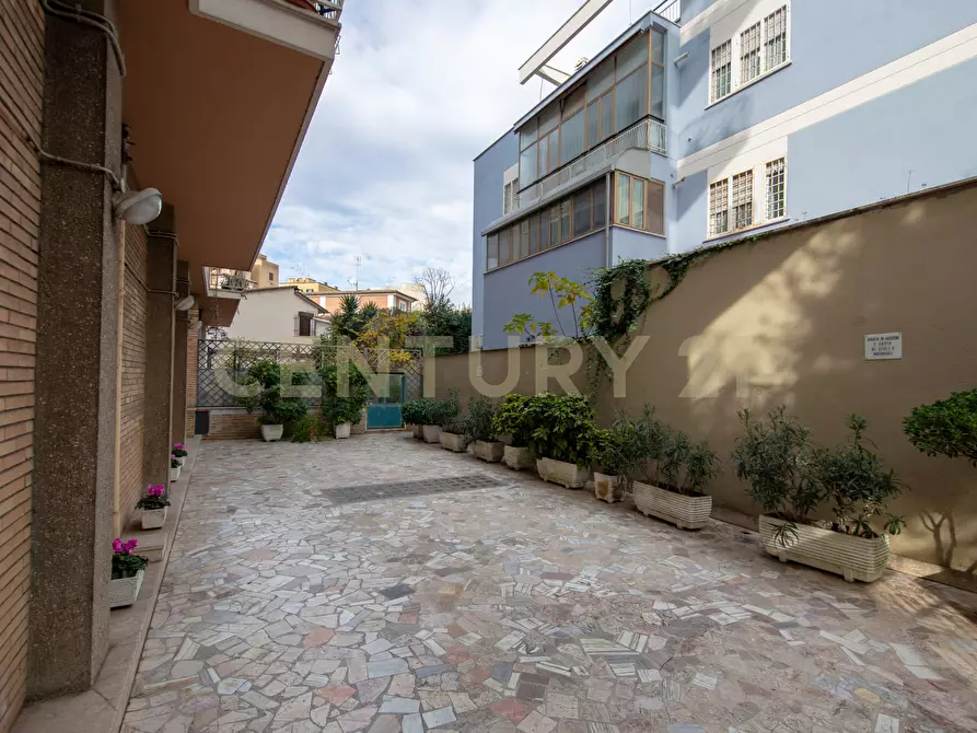 Immagine 32 di Bilocale in vendita  in Via della Bufalotta 15 a Roma