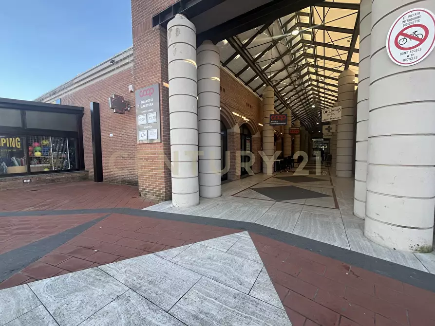 Immagine 4 di Locale commerciale in vendita  in Via Ponte Giorgini a Castiglione Della Pescaia