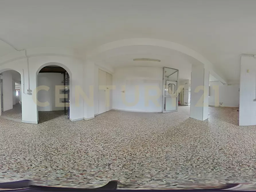 Immagine 55 di Locale commerciale in affitto  in Via Catira 2 a San Gregorio Di Catania