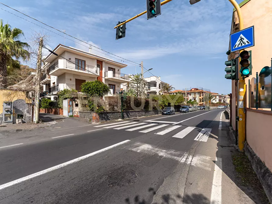 Immagine 35 di Trilocale in vendita  in Via Livorno 101 a Aci Castello