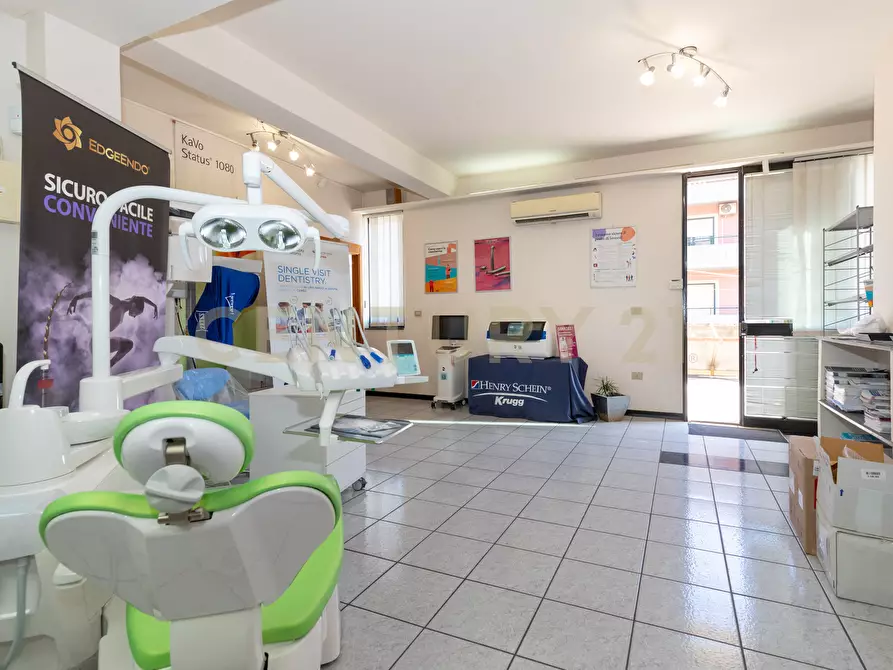 Immagine 9 di Pentalocale in vendita  in Via Pietra dell'Ova 396396 a Tremestieri Etneo