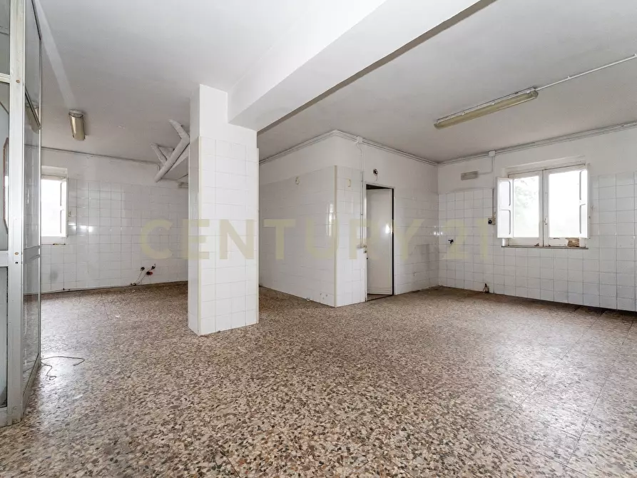 Immagine 9 di Locale commerciale in affitto  in Via Catira 2 a San Gregorio Di Catania