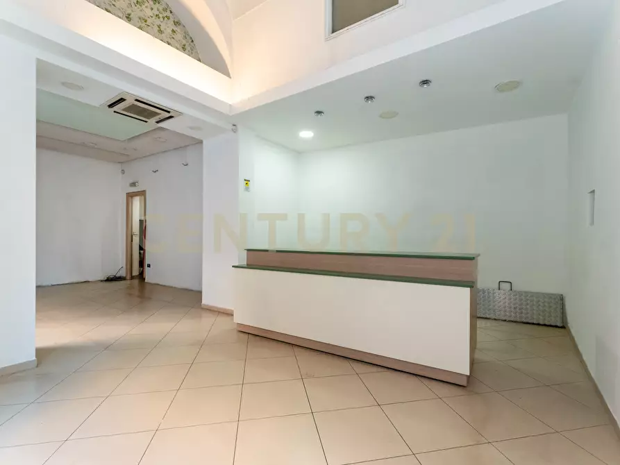 Immagine 55 di Locale commerciale in affitto  in viale Regina Margherita 19 a Catania