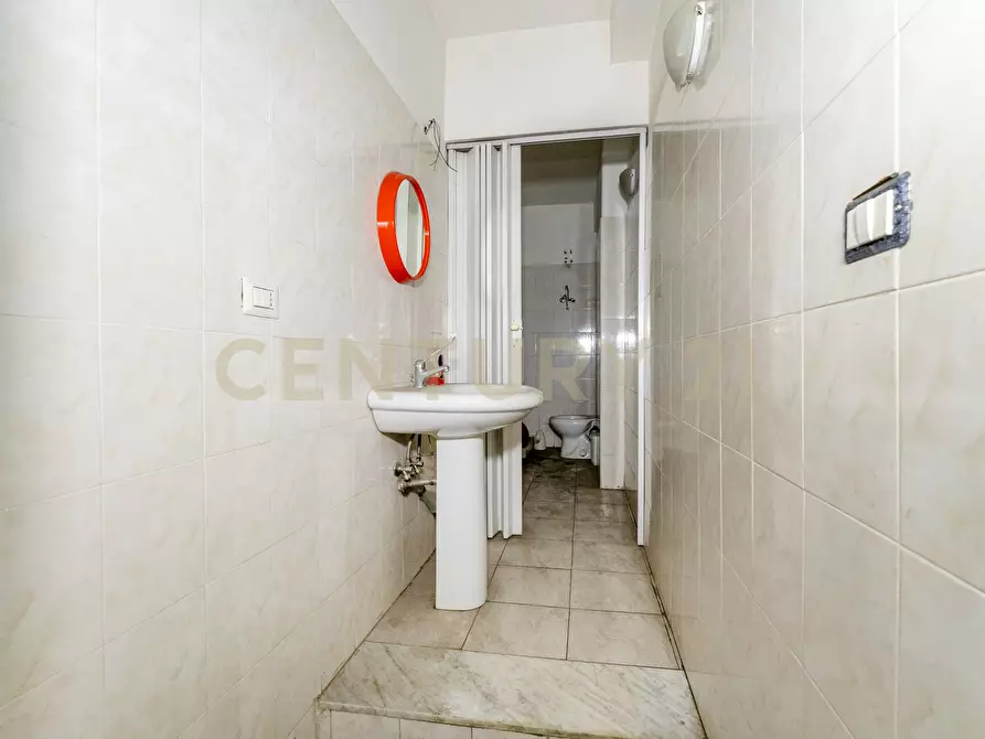 Immagine 24 di Locale commerciale in vendita  in Via Cagliari 51 a Catania