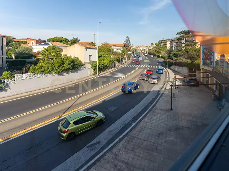 Immagine 49 di Locale commerciale in vendita  in Via Passo Gravina 150 a Catania