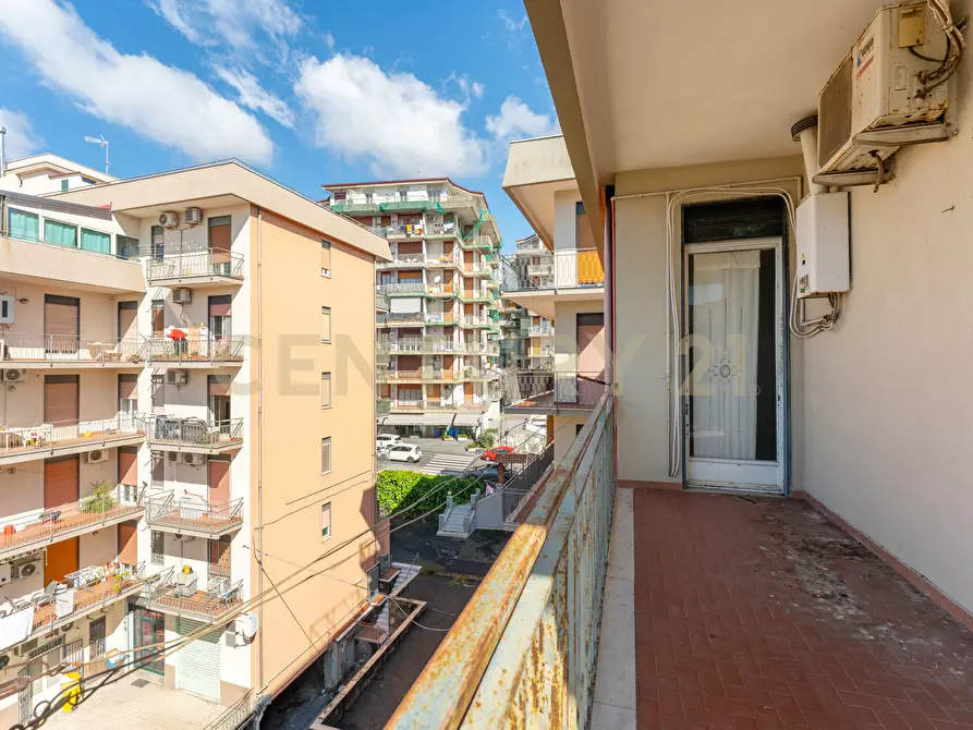 Immagine 31 di Pentalocale in vendita  in Via Carnazza 2 a Tremestieri Etneo