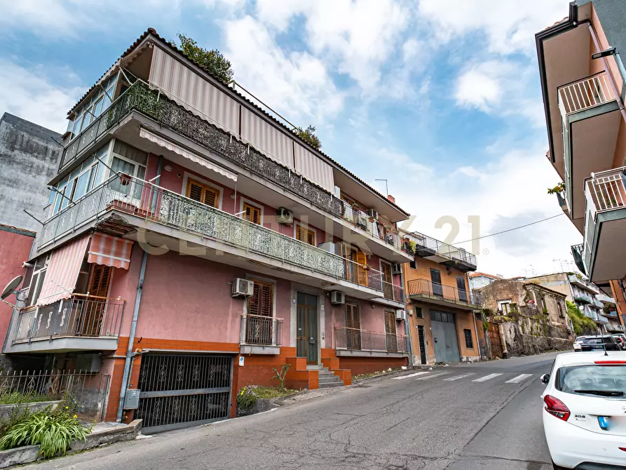 Immagine 1 di Appartamento in vendita  in Via Finocchiari 102 a Aci Catena