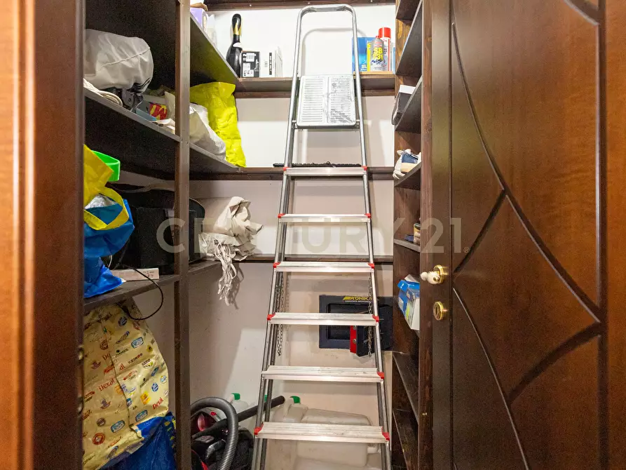 Immagine 33 di Pentalocale in vendita  in Viale Carmine Caruso 10 a Motta Sant'anastasia