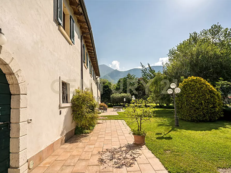 Immagine 142 di Villa in vendita  in Via Adige 25 a Brentino Belluno