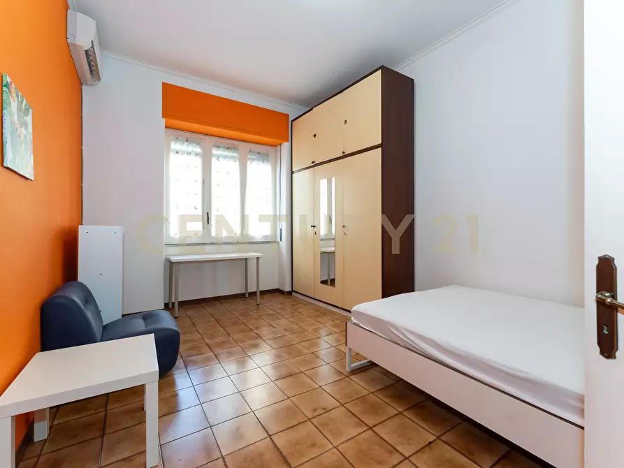 Immagine 17 di Pentalocale in vendita  in Via Enna 15 a Catania