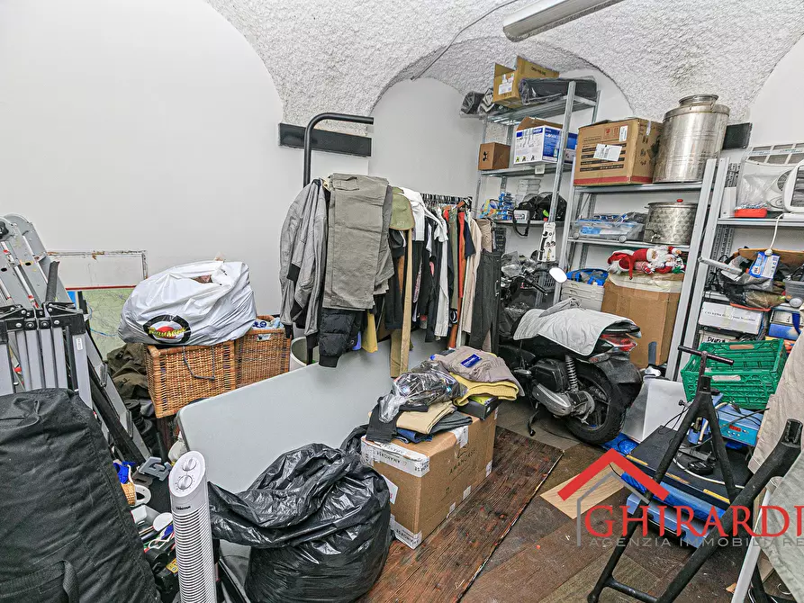 Immagine 29 di Attività commerciale in vendita  in VICO CAMPETTO 3/5 R a Genova