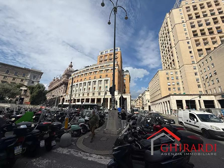 Immagine 17 di Ufficio in vendita  in Piazza Dante 10 a Genova
