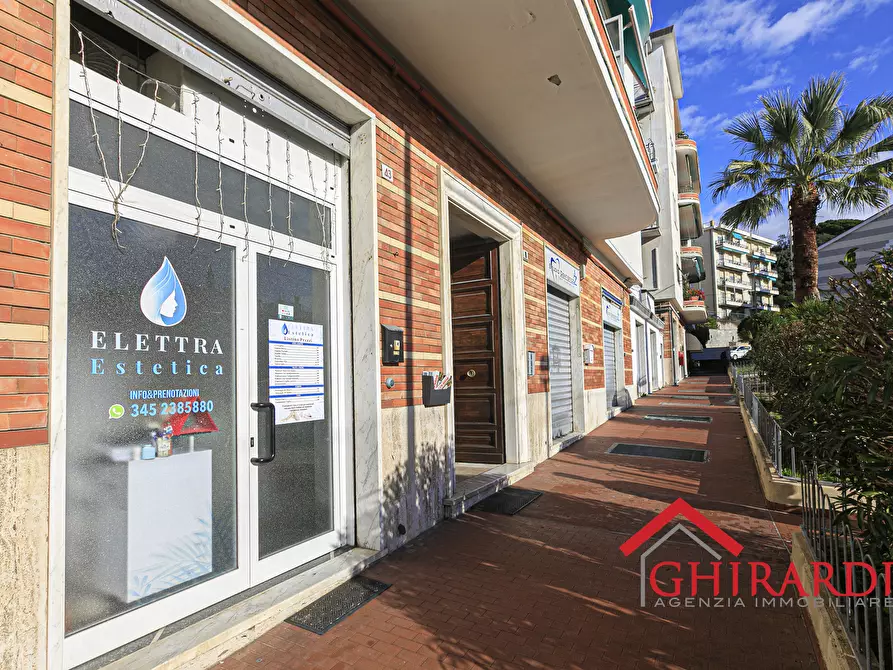 Immagine 19 di Attività commerciale in vendita  in VIA G. CALDESI 43R a Genova