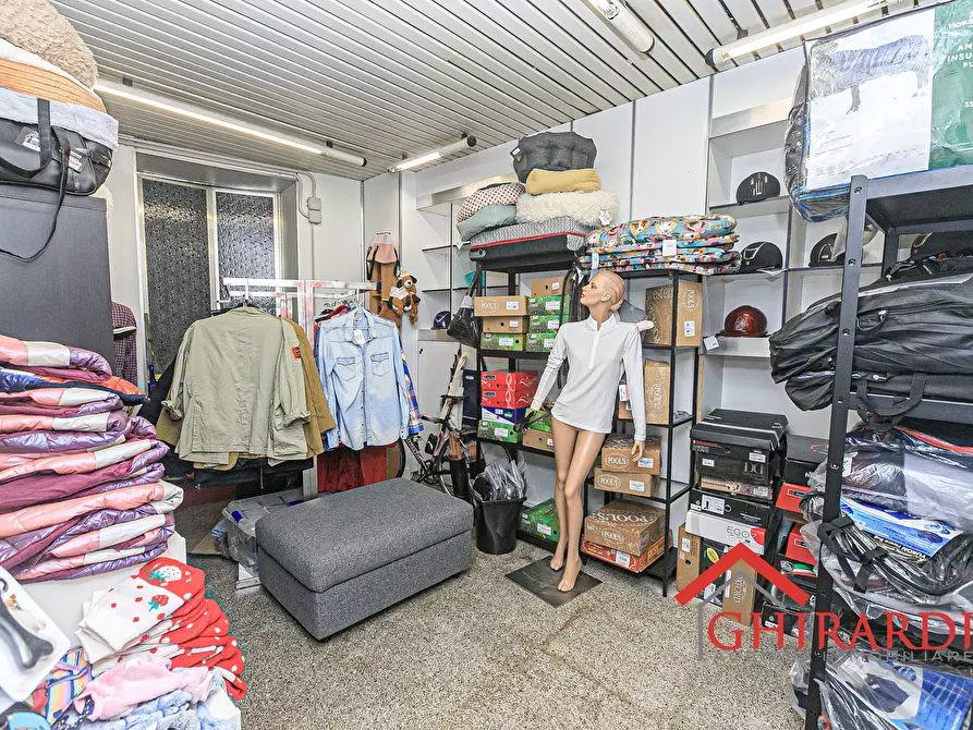 Immagine 23 di Attività commerciale in vendita  in VICO CAMPETTO 3/5 R a Genova