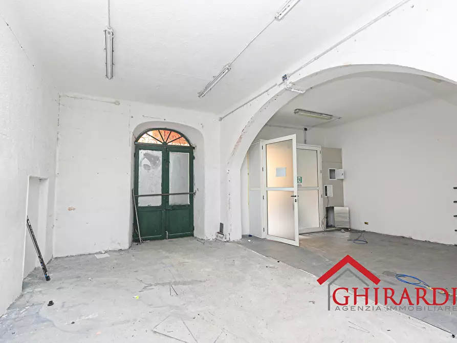 Immagine 1 di Locale commerciale in affitto  in Via Ursone da Sestri a Genova