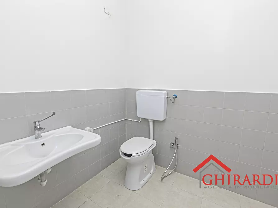 Immagine 32 di Ufficio in affitto  in Via Enrico Albareto 21 a Genova