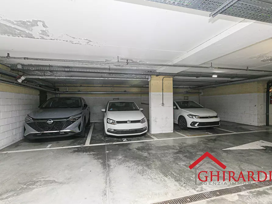 Immagine 21 di Garage in vendita  in Via Bombrini a Genova