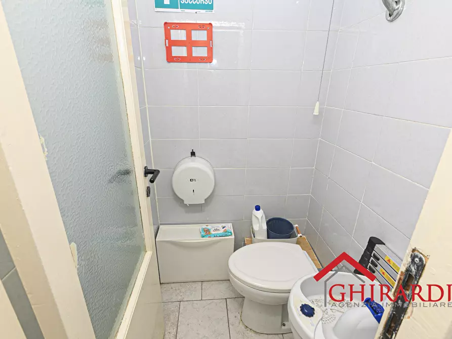 Immagine 14 di Attività commerciale in vendita  in VIA G. CALDESI 43R a Genova
