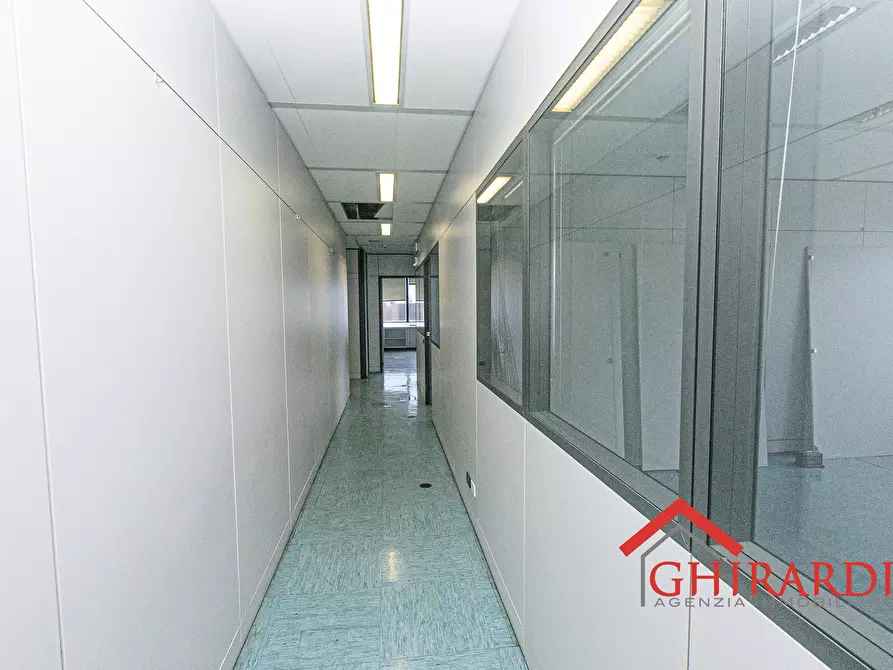 Immagine 26 di Ufficio in affitto  in VIA DE MARINI 1 a Genova