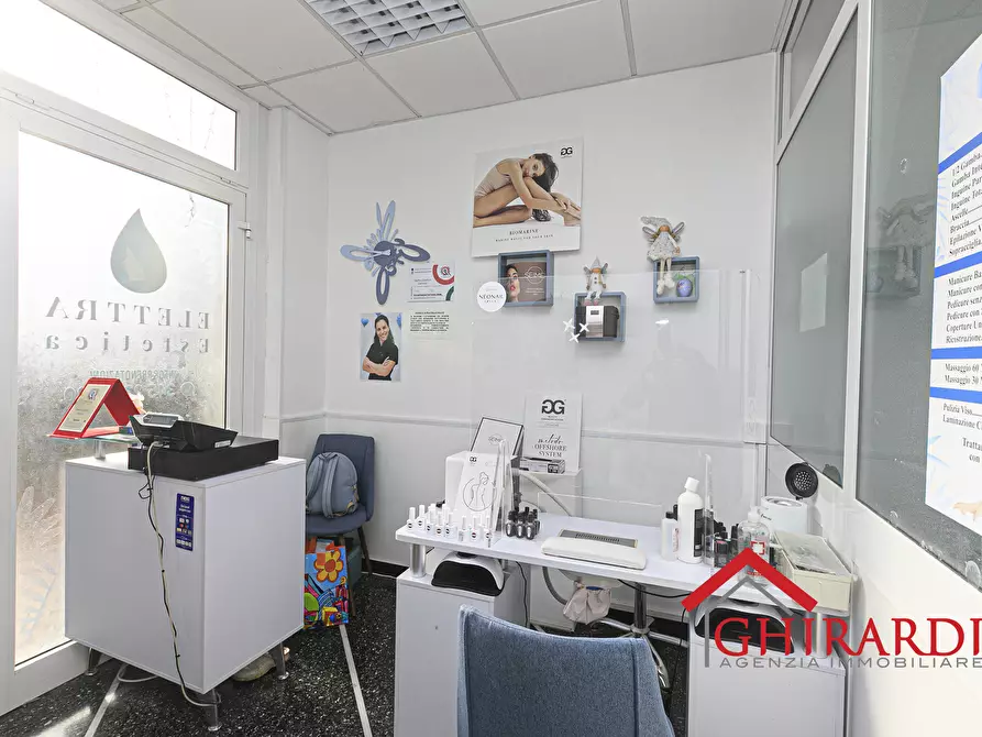 Immagine 4 di Attività commerciale in vendita  in VIA G. CALDESI 43R a Genova