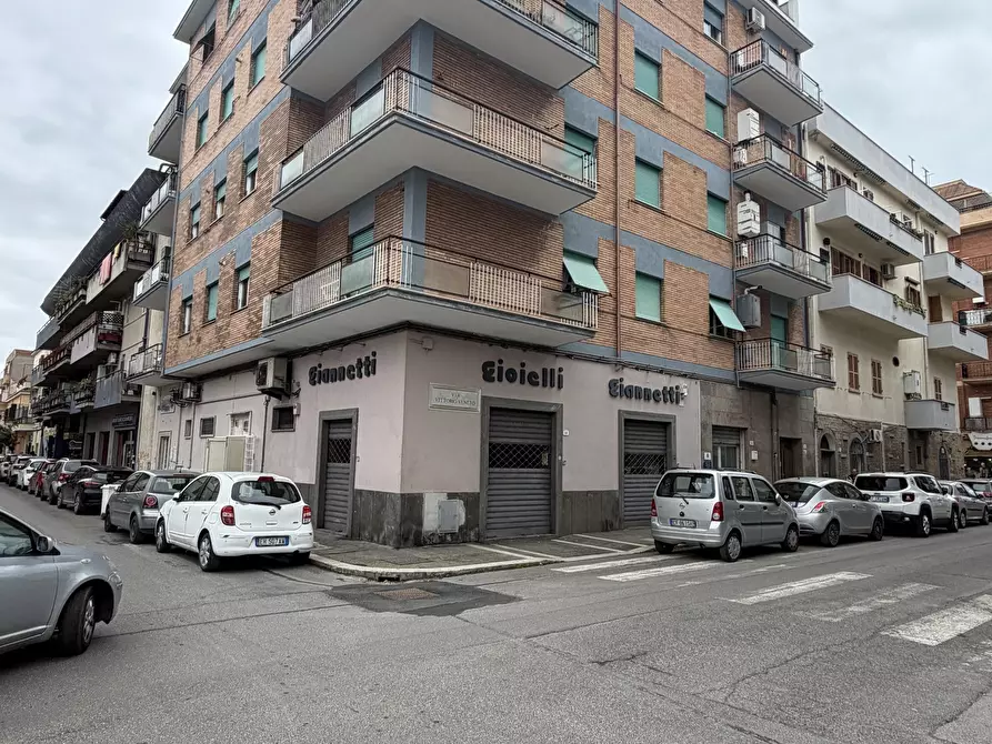 Immagine 1 di Locale commerciale in vendita  in via vittorio veneto a Nettuno