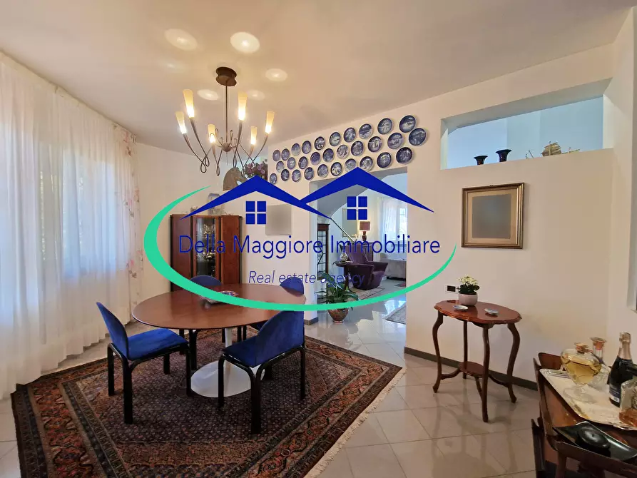 Immagine 8 di Villa in vendita  a Livorno