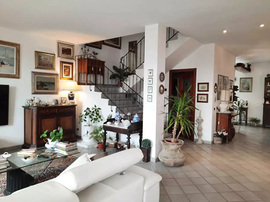Immagine 6 di Villa in vendita  in via della prugnoliccia a Livorno