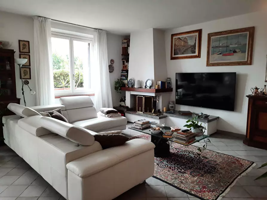 Immagine 5 di Villa in vendita  in via della prugnoliccia a Livorno