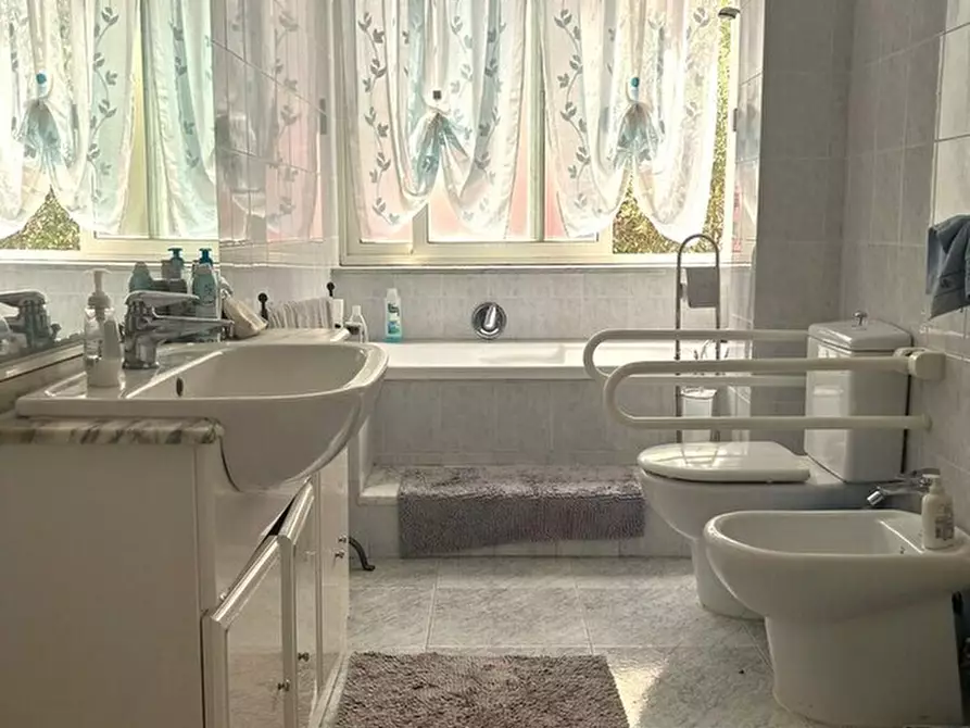 Immagine 15 di Pentalocale in vendita  a Livorno