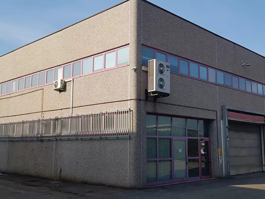 Immagine 10 di Attività artigianale in affitto  a Parma