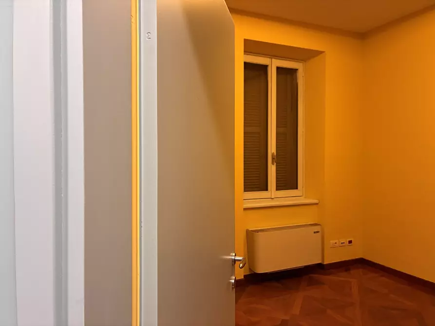 Immagine 10 di Ufficio in affitto  a Parma