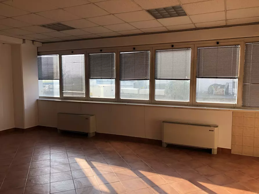 Immagine 22 di Attività artigianale in vendita  a Parma