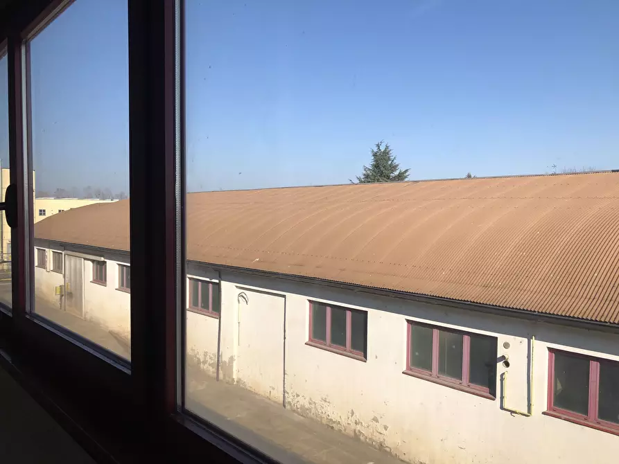 Immagine 12 di Attività artigianale in affitto  a Parma