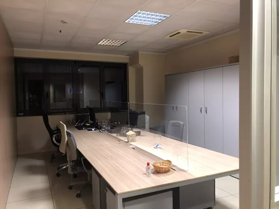 Immagine 8 di Ufficio in affitto  a Parma