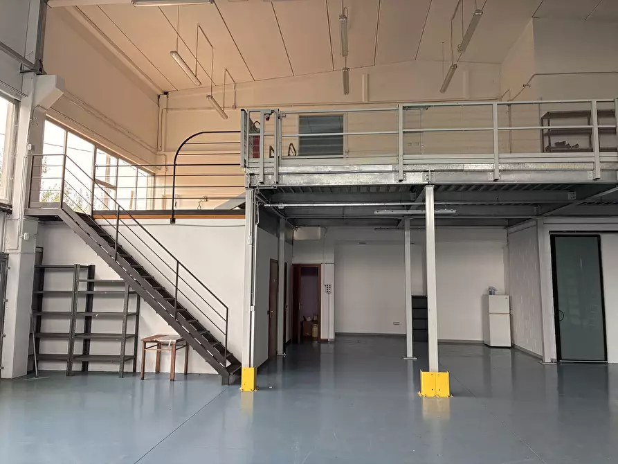 Immagine 5 di Attività artigianale in affitto  a Parma